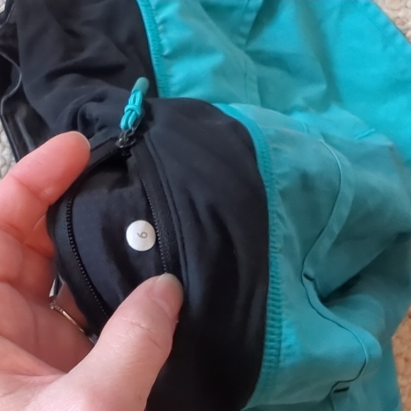 Lululemon Run Speed Short Surge Spray Tie Dye Blue and Black Sz 6 - Picture 2 of 5